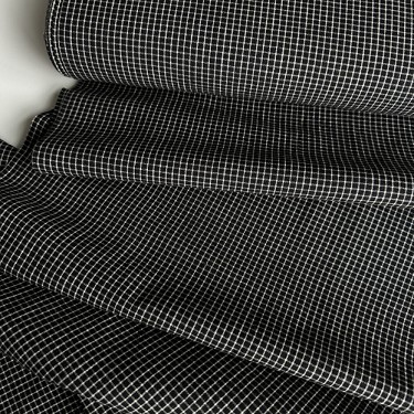 Grid in Black